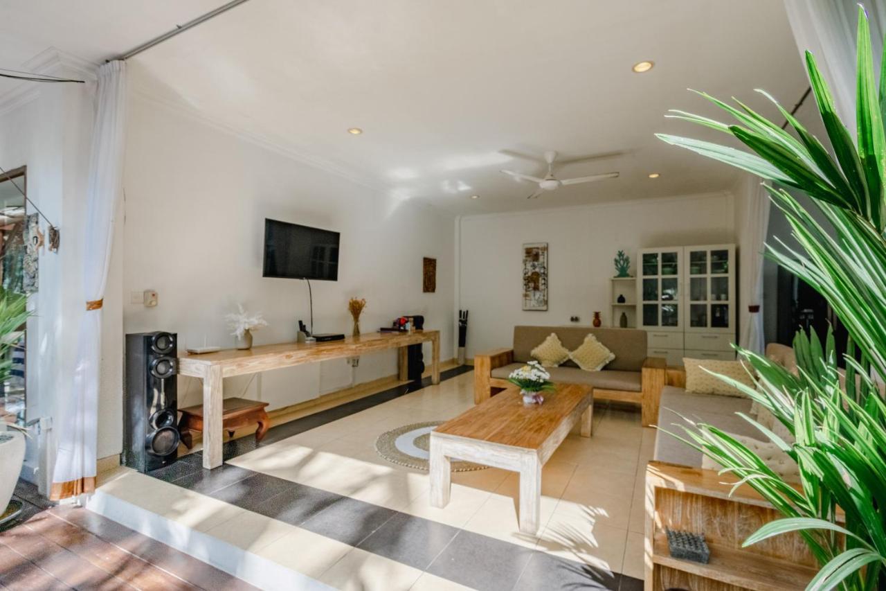 Villa Alleira Seminyak By Best Deals Asia Hospitality Exterior photo